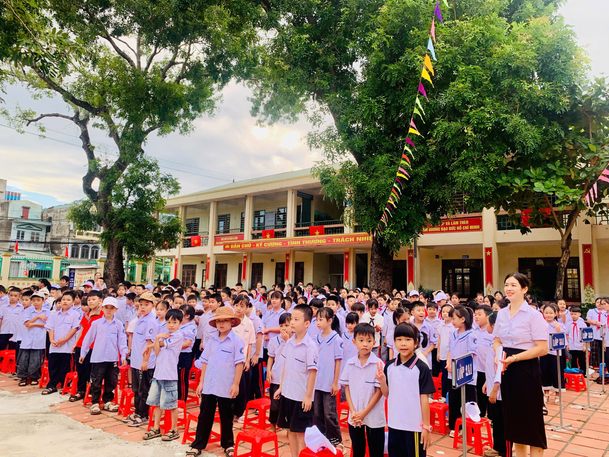 Trường TH&THCS Nam Khê đón học sinh lớp 1 năm học 2026 - 2027 - Hình ảnh 1
